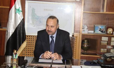 محافظ حماة يوافق على فتح محالات الألبسة والحلاقين والجوالات يومين في الأسبوع